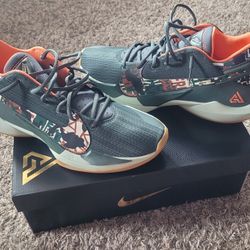 Nike Giannis Freak 2-open to trades 