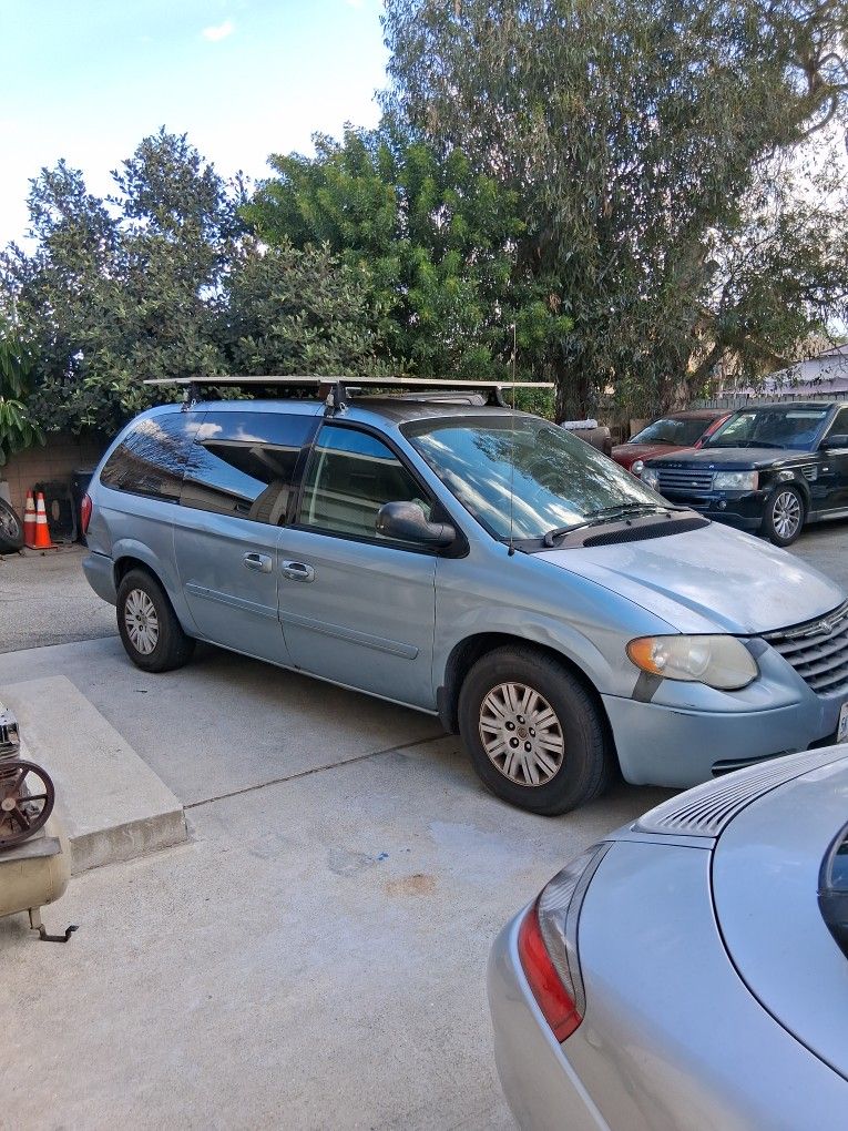 2005 Chrysler Town & Country
