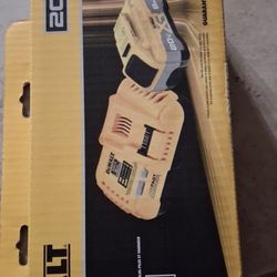 Brand New Dewalt 20v Xr 8.0 Battery POWER PACK WITH  FAST CHARGER 8AMP 