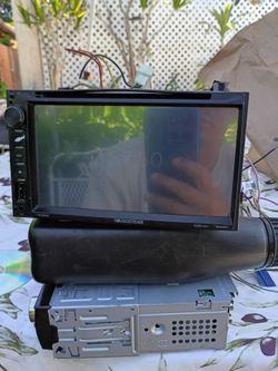 Soundstream double din Bluetooth stereo touchscreen