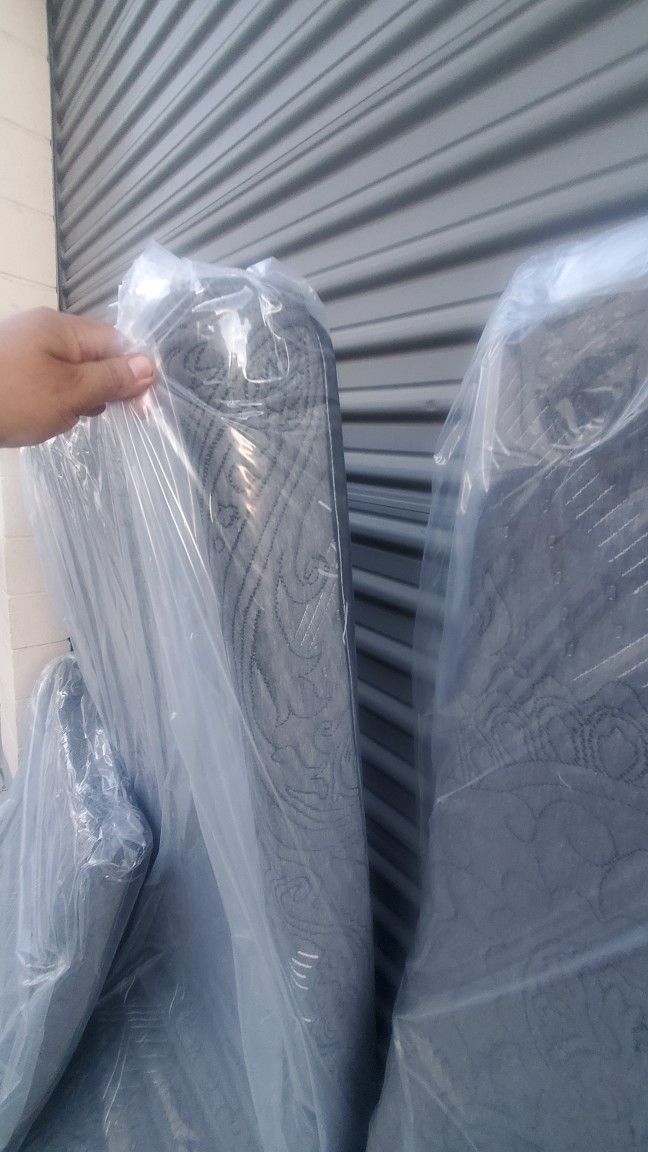 Twin Mattress Memory Foam 5 Inches High Brand New