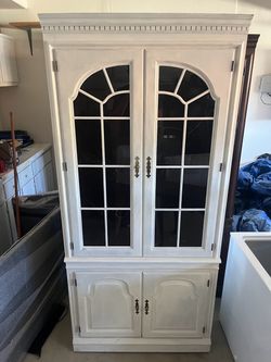 Chalk painted storage shelf/hutch