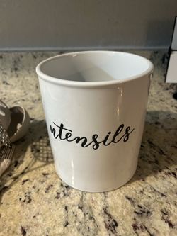 Utensils holder