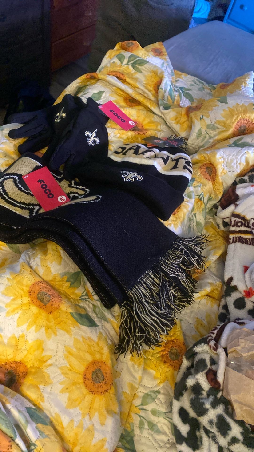New Orleans Saints Gloves,hat And Scarf