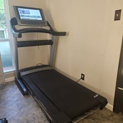 Treadmill – Used Once – Run the World from Your Living Room