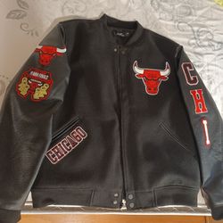 Chicago Bulls XL Jacket.  Leather Arms.