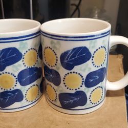Set Of 2 Vintage Mugs 