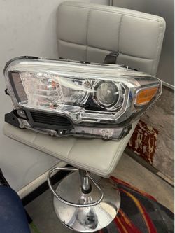 2015 2021 Toyota Tacoma headlight driver side