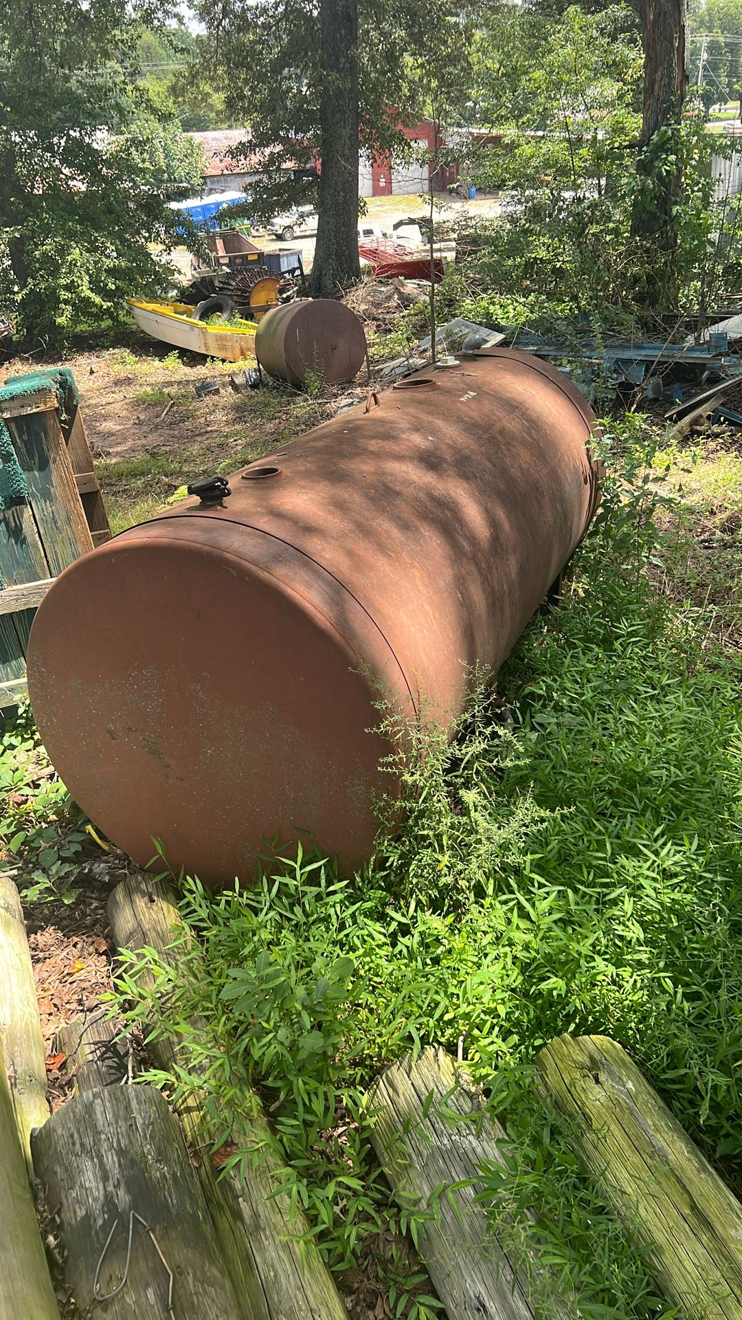 1000 Gallon Furl Tank