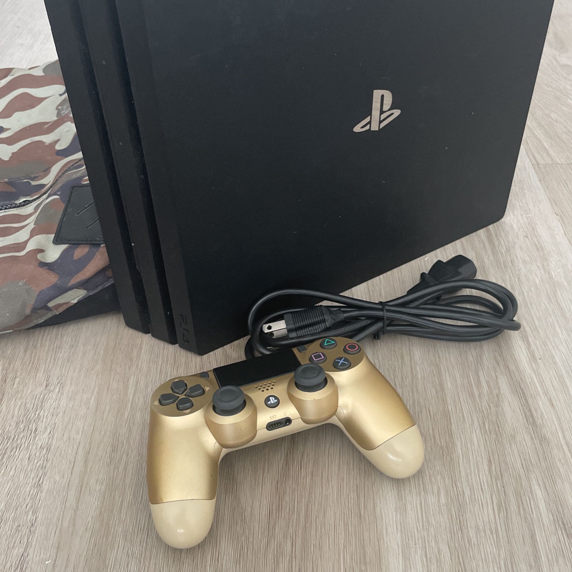 PS4 Pro + Controller 