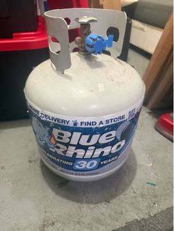 5 Propane gas tank 4 fully loaded 1 empty