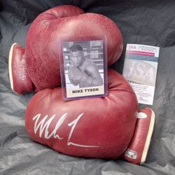 🥊🏆Mike Tyson Signed Gloves🏆🥊