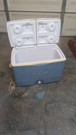 Rubbermaid ice chest