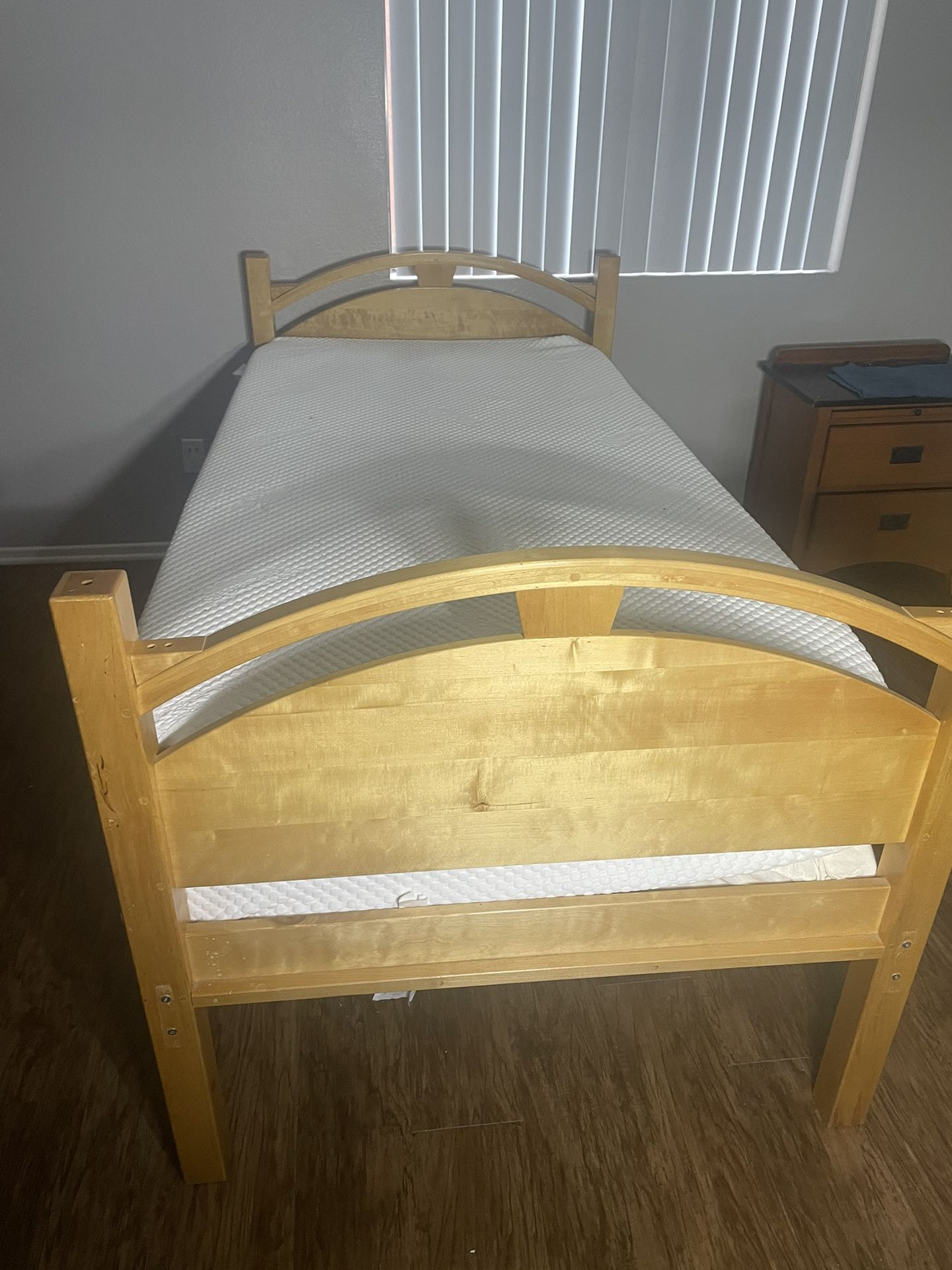 Twin Bed W/matress 