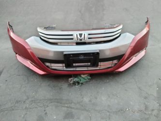 2010-2011 Honda insight complete front bumper with all the accessories OEM.