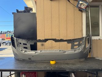 2025 2026 2027 KIA CARNIVAL FRONT BUMPER COVER OEM USED
