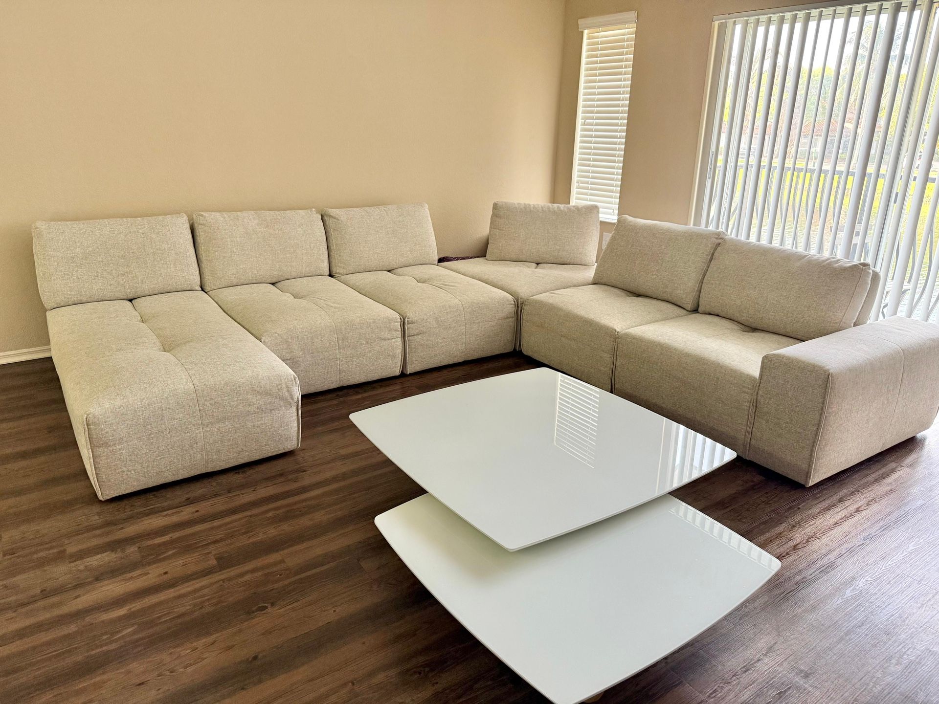 Modern 6-Piece Sectional Sofa/Couch - Excellent Condition
