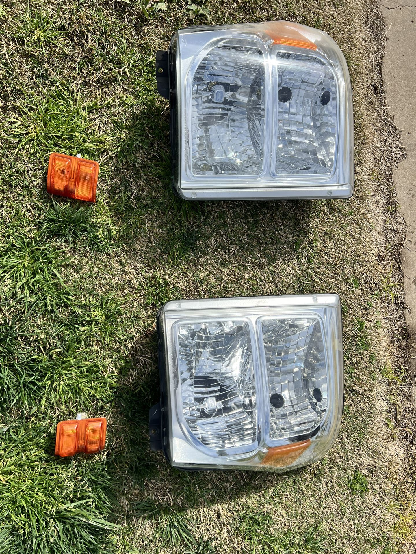 HEADLIGHTS FORD F-250 $85 OBO