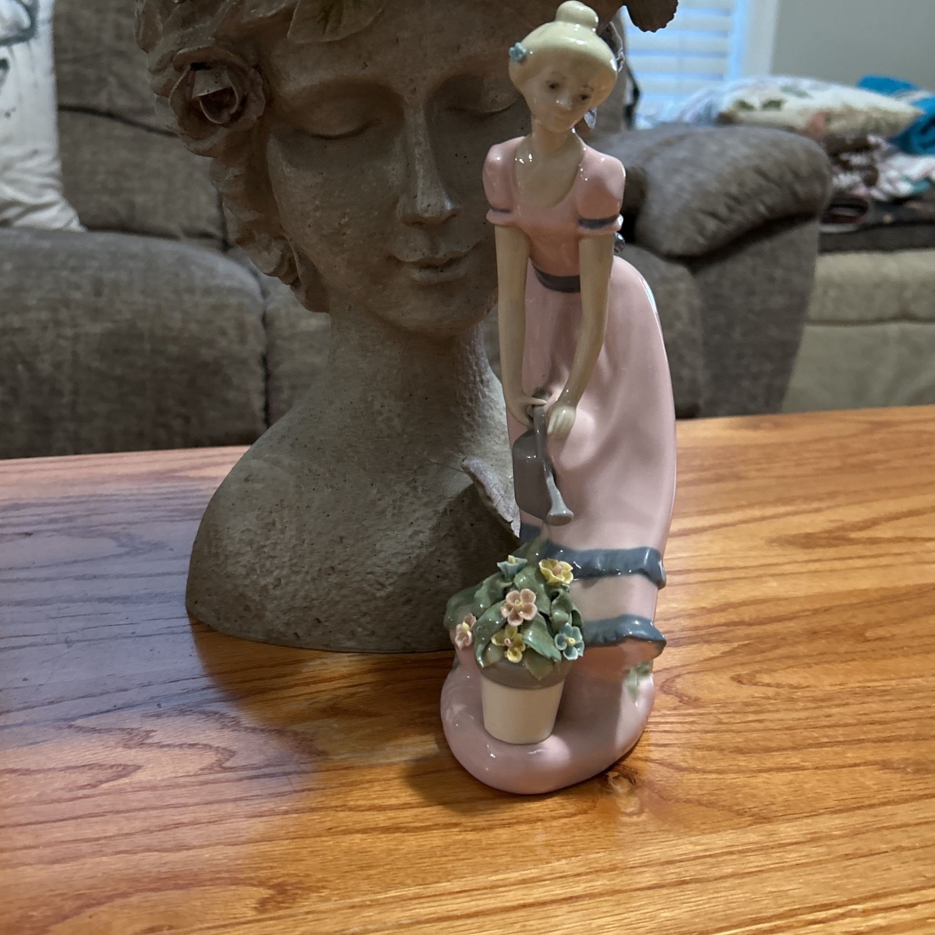 Vintage Franklin Mint Lladro Artist Fulgencio “PATRICIA OF THE PRIMROSES”Figurine 