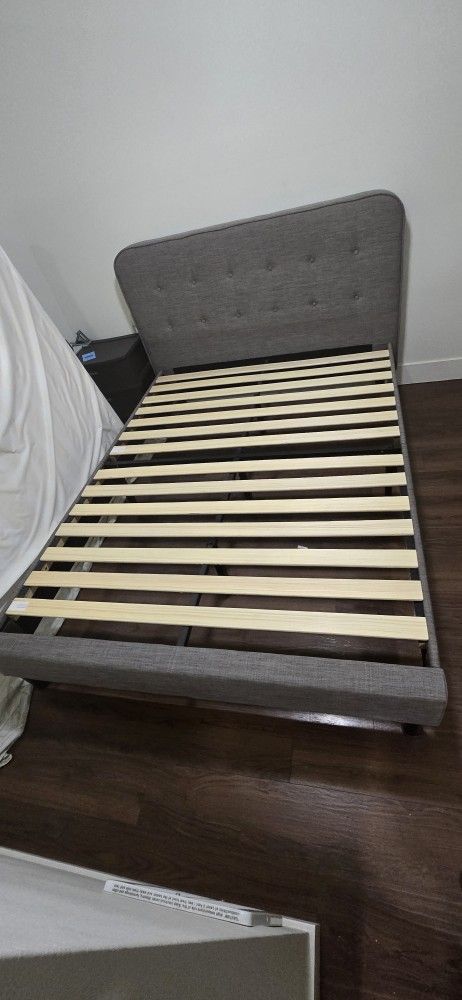 ZINUS Dachelle Upholstered Platform Bed