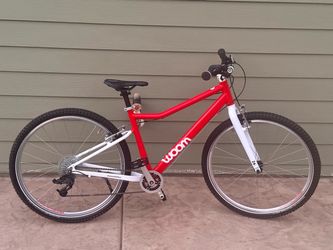 Woom 6 26 inch 8 speed all aluminum  light weight bike is pretty much brand new less than 1 hour