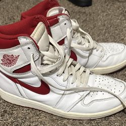 Air Jordan 1 Retro High OG Metallic Red