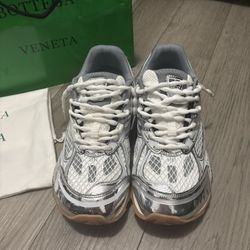 bottega silver/white size  9