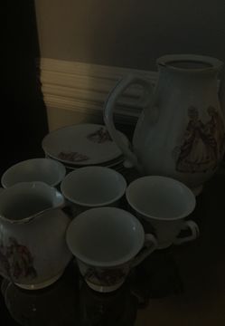 4 small expresso cup size small pitcher and plates