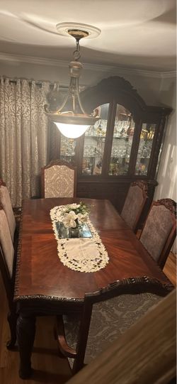 Dining room set with Hutch