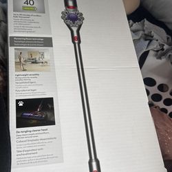 dyson V8
