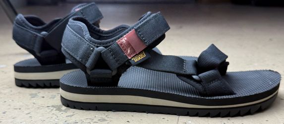 Teva Sandals Woman’s 7