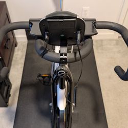 L Now D600 Indoor Cycling Stationary Exercise Bike With Floor Mat