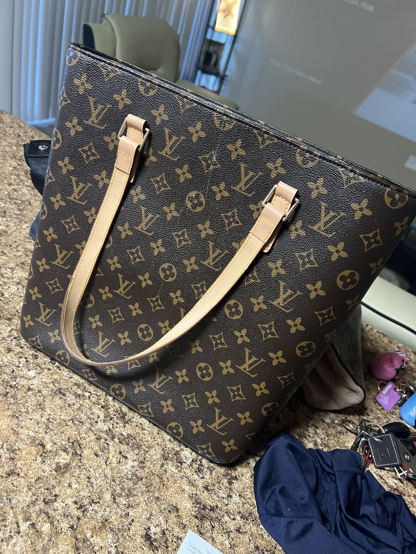 LOUIS VUITTON Shoulder Bag