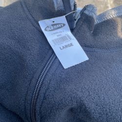 NWT Old Navy Performance Fleece Black World Famous VTG Sweater 90s Winter Size L