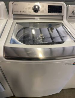 LG washer and dryer set in great working condition