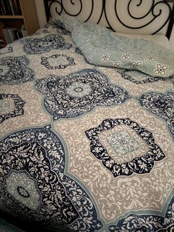 FREE Queen Reversible Comforter