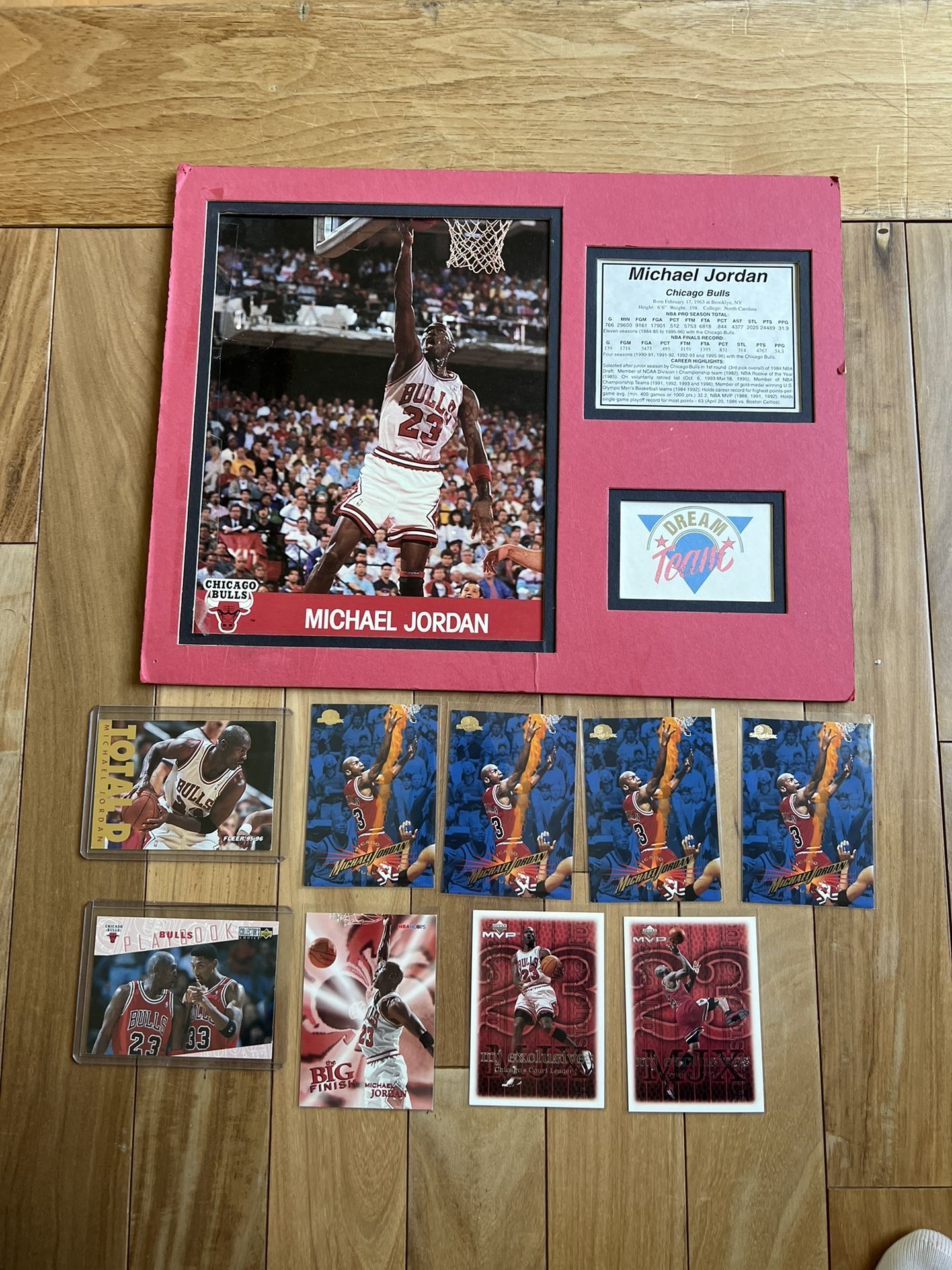 MICHAEL JORDAN trading Cards And Souvenir Photo Bundle
