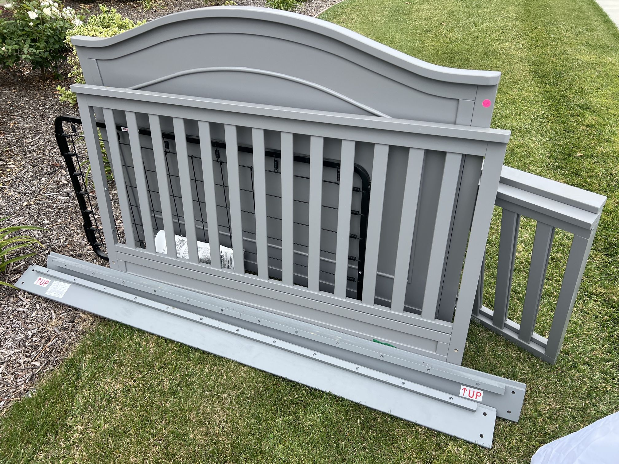 Kids Crib/ Bed Conversion