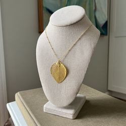 Leaf Pendant Necklace ( 18” gold plated ) firm on price )