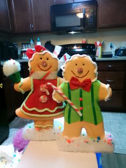 2 decorative Christmas gingerbreads
