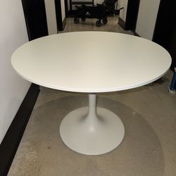 Modern White Tulip Pedestal Round Table – 42” Dining / Kitchen Table