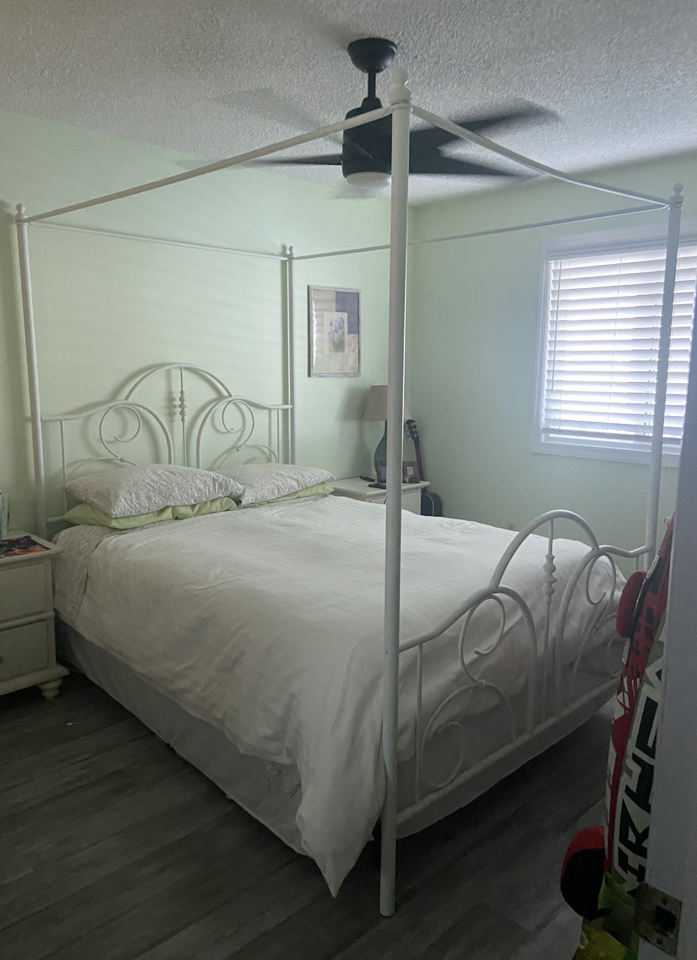 Canopy Queen Size Bed Frame . Heavy Duty Excellent Quality Sturdy.