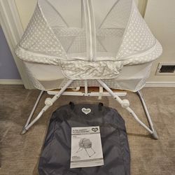 Delta Children Ultra Comfort E-Z Fold Bassinet — Like New