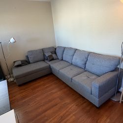 Sectional Sofa - Great For Apartments/Living Rooms