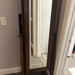 Jewelry chest with mirror