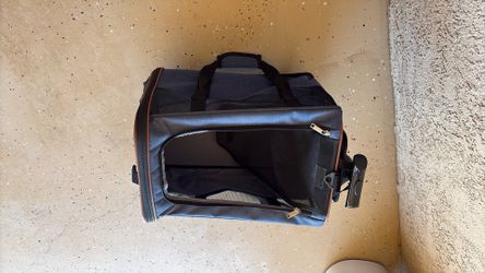 Cat/dog carrier