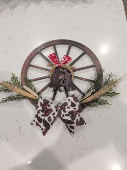 Wagon wheel western decor