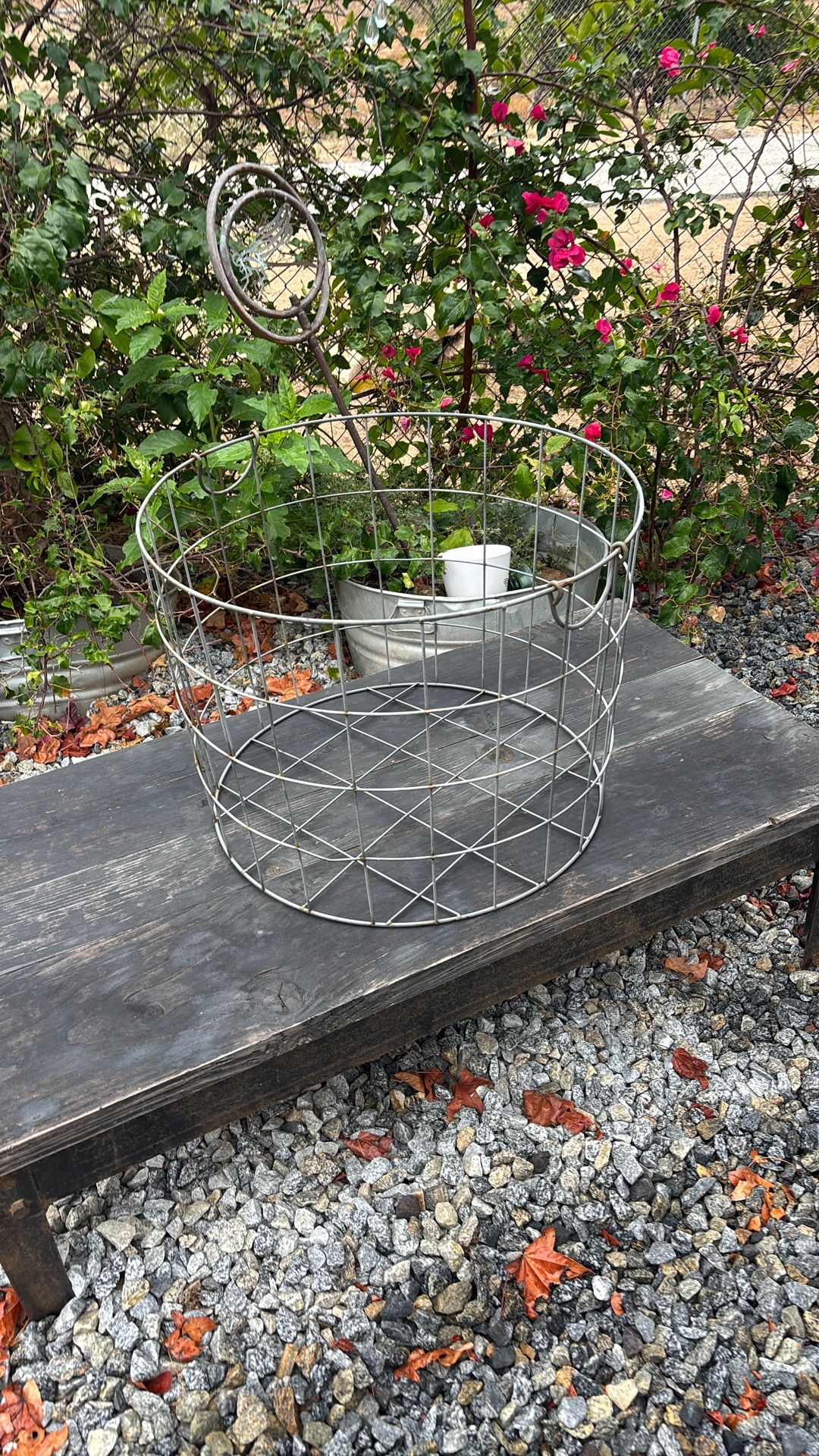 COOL LARGE WIRE BASKET