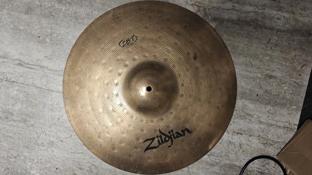 18 Inch Zildjian ZBT Crash And Pearl Cx 20 Inch Ride