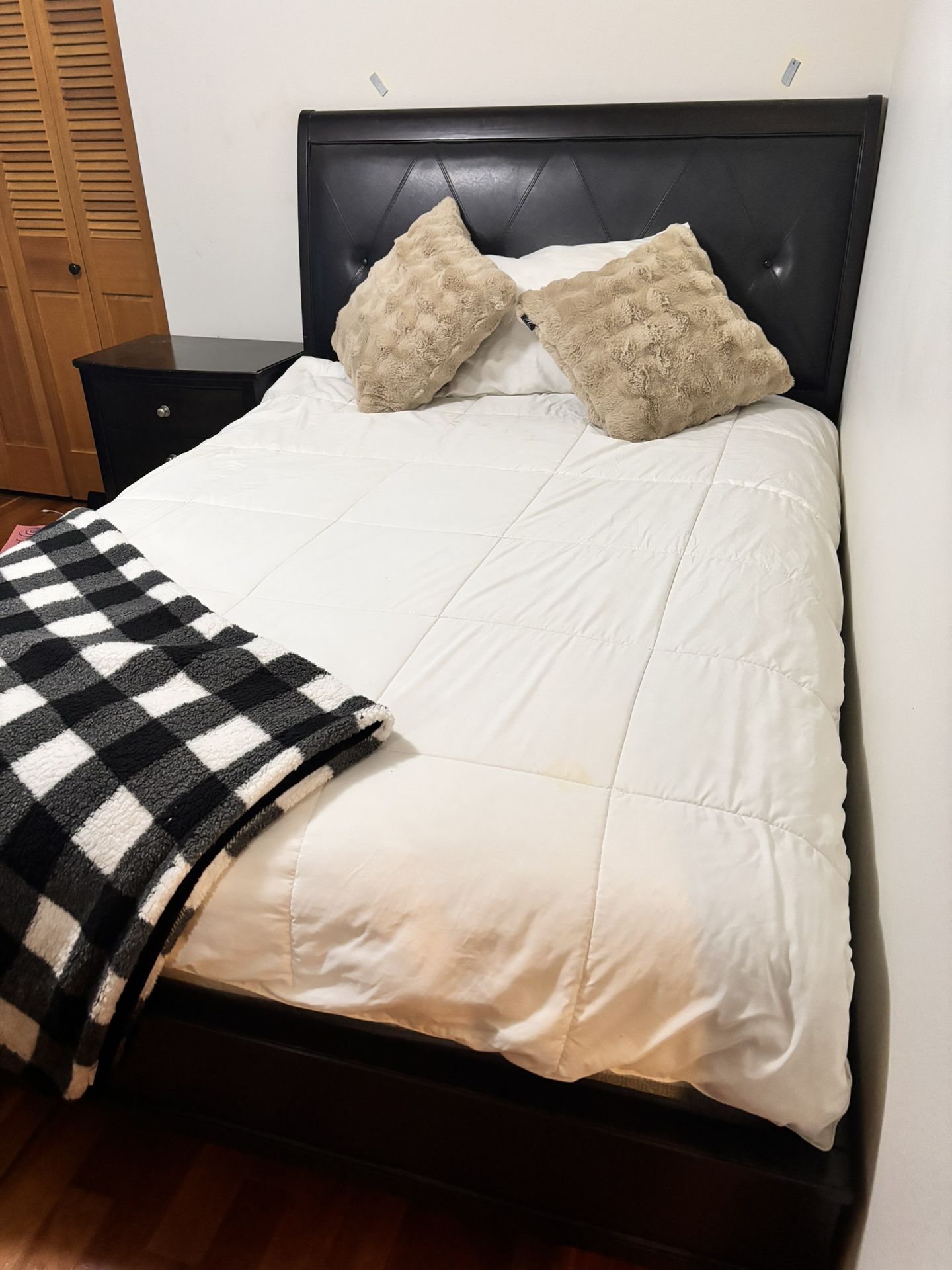 Queen Bedroom Set